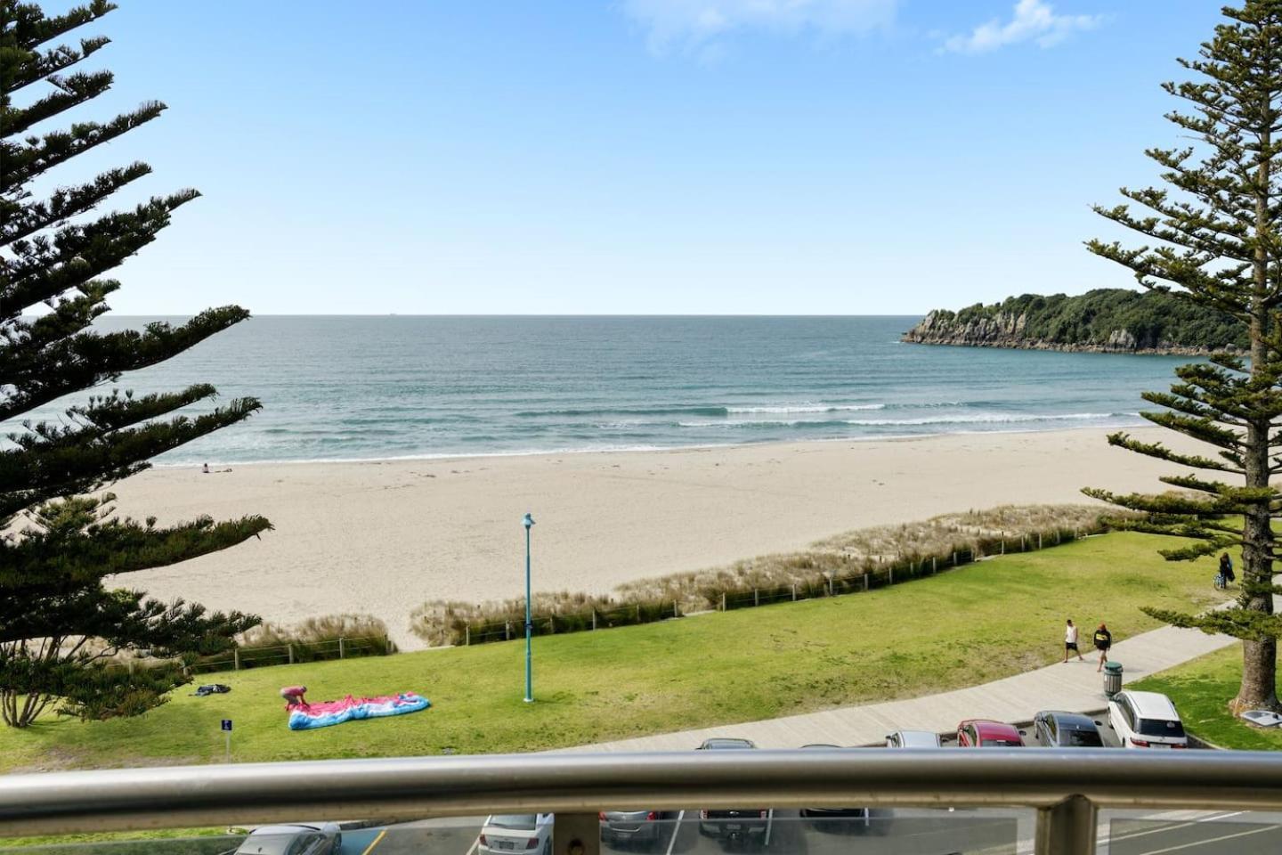Oceanside Bliss - Absolute Beachfront - Uninterrupted Ocean Views With Pool Mount Maunganui Ngoại thất bức ảnh