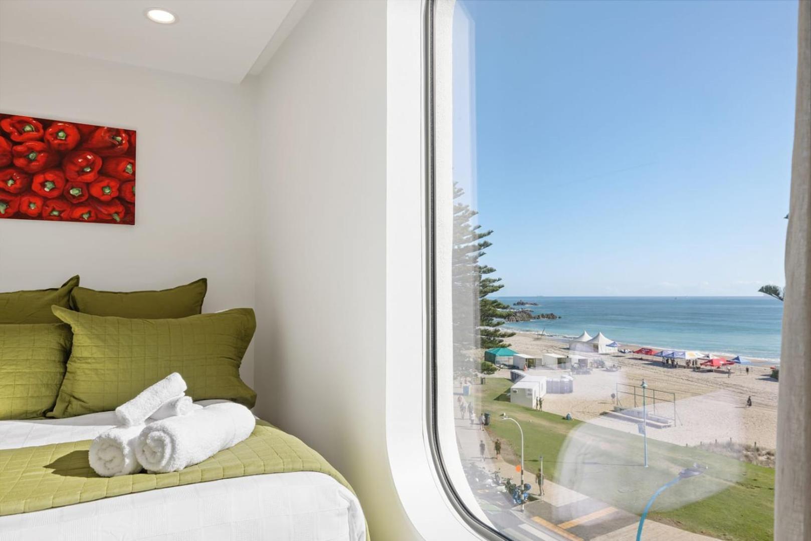 Oceanside Bliss - Absolute Beachfront - Uninterrupted Ocean Views With Pool Mount Maunganui Ngoại thất bức ảnh