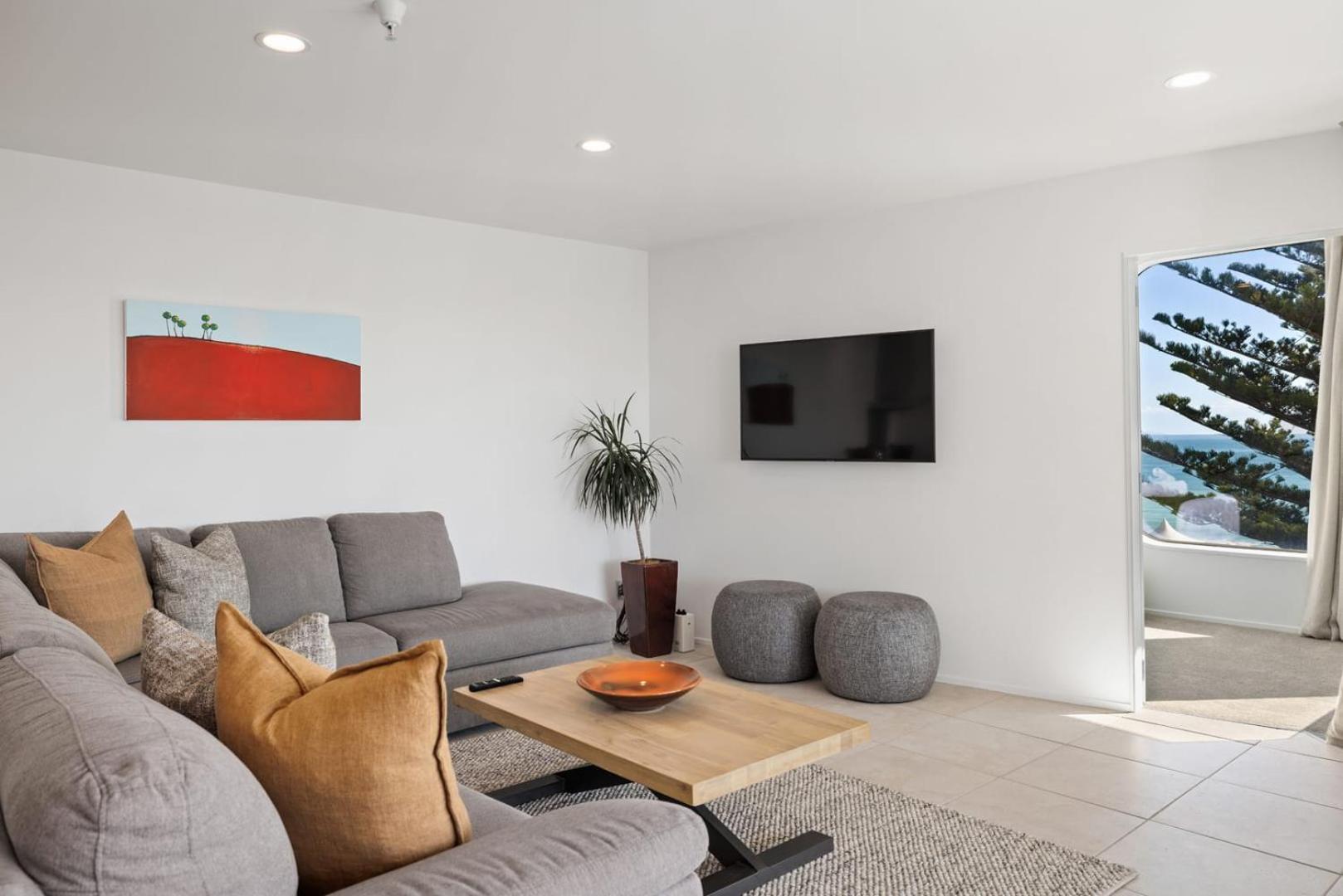 Oceanside Bliss - Absolute Beachfront - Uninterrupted Ocean Views With Pool Mount Maunganui Ngoại thất bức ảnh